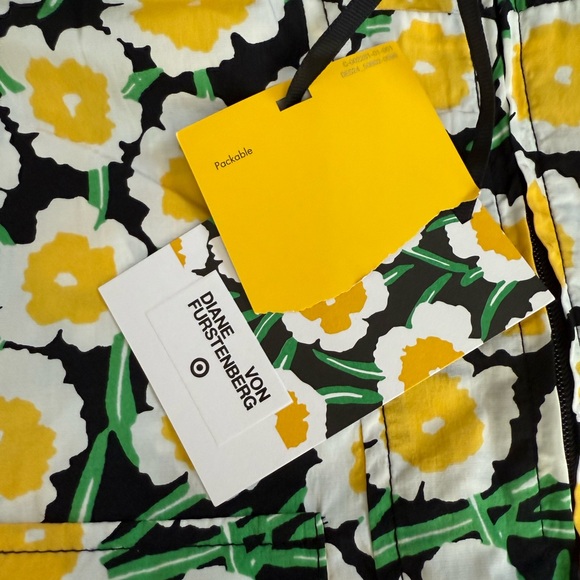 NEW DVF x Target Nylon Packable Hooded Vest Women Medium Poppy‎ Floral Full Zip - Picture 3 of 8